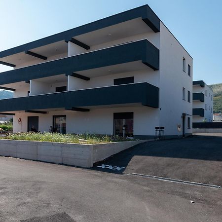Kamarin Apartment โตรกีร์ ภายนอก รูปภาพ