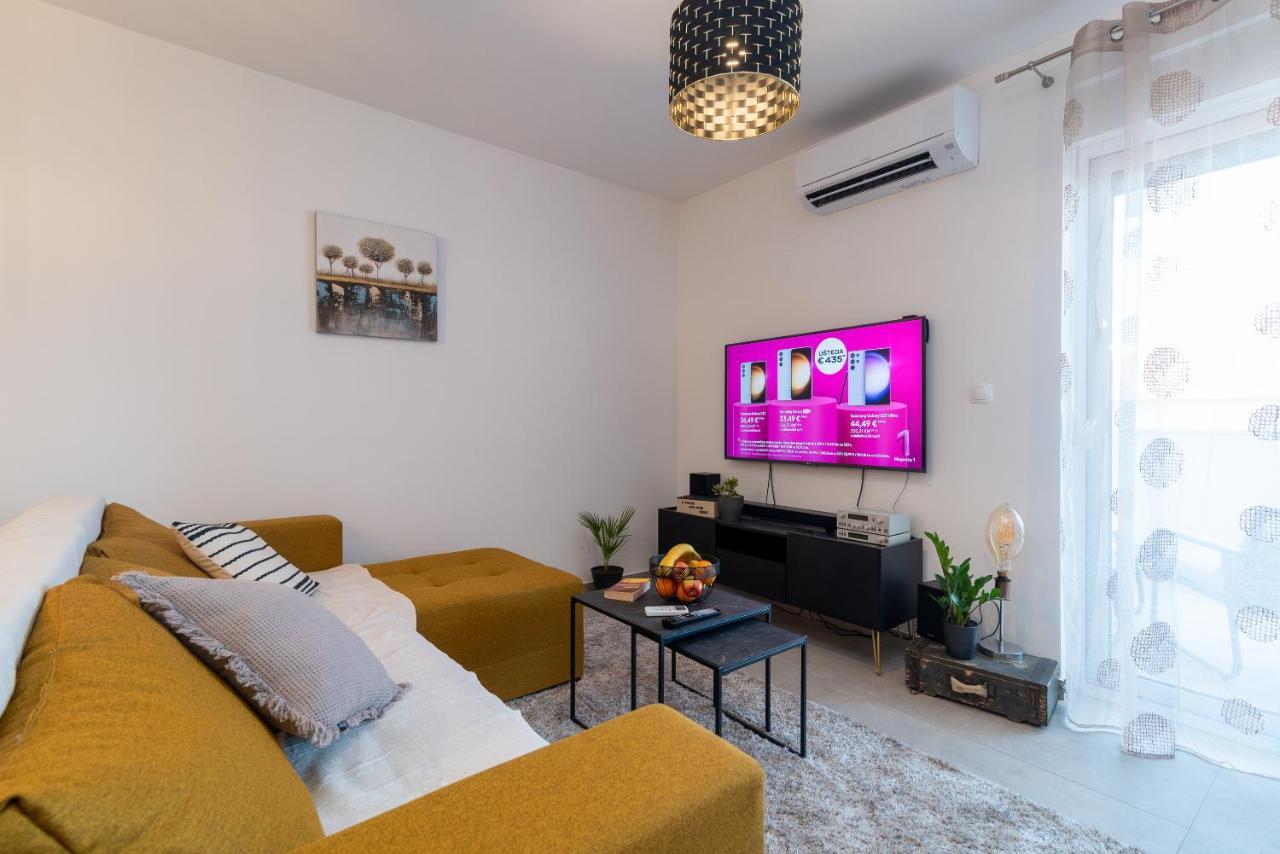 Kamarin Apartment โตรกีร์ ภายนอก รูปภาพ