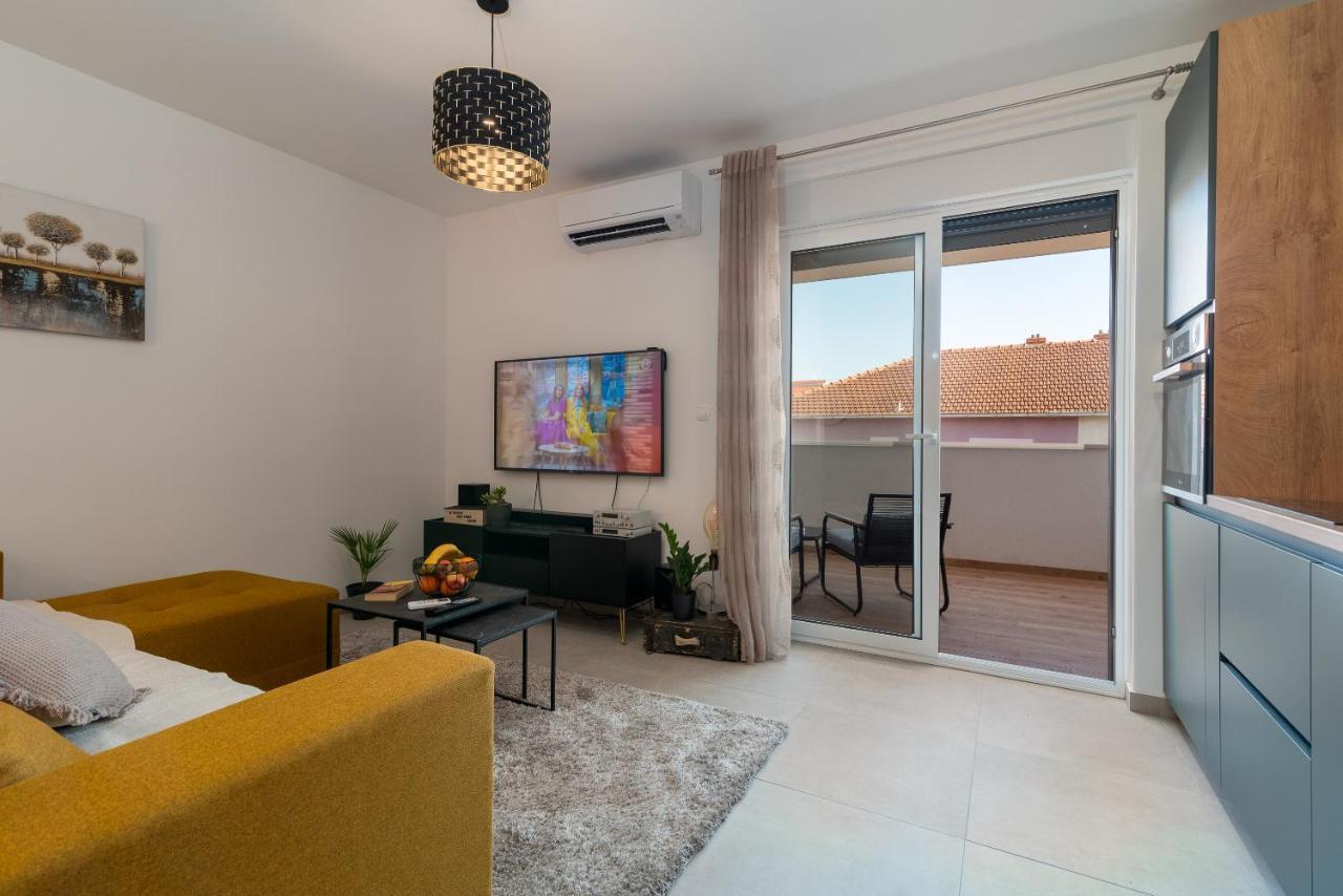 Kamarin Apartment โตรกีร์ ภายนอก รูปภาพ