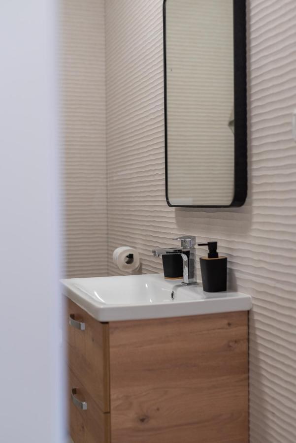 Kamarin Apartment โตรกีร์ ภายนอก รูปภาพ