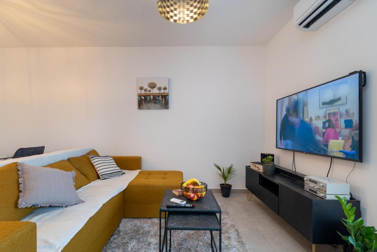 Kamarin Apartment โตรกีร์ ภายนอก รูปภาพ