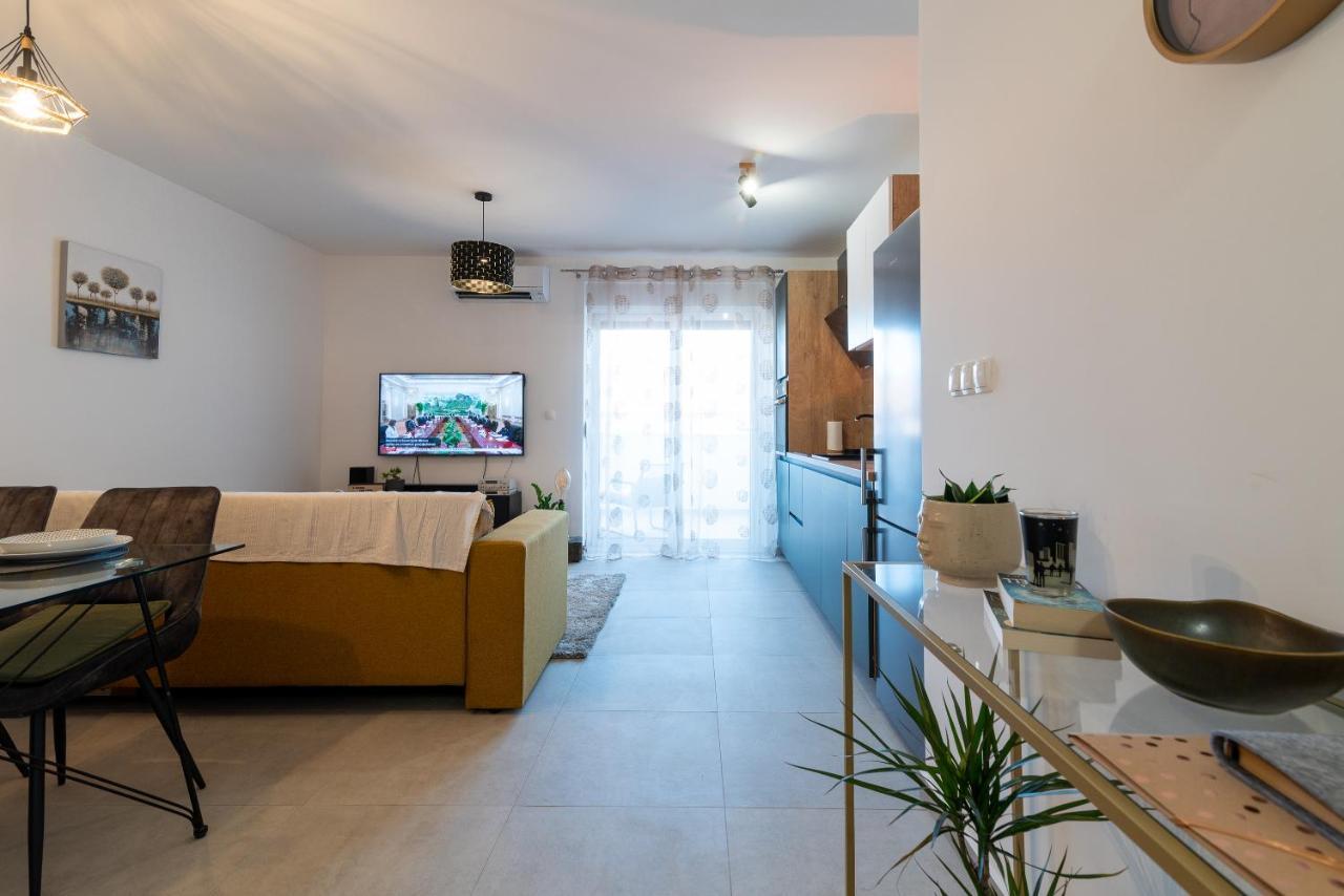 Kamarin Apartment โตรกีร์ ภายนอก รูปภาพ