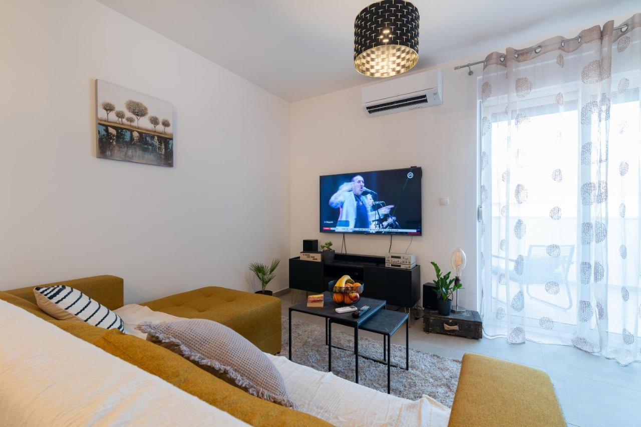 Kamarin Apartment โตรกีร์ ภายนอก รูปภาพ