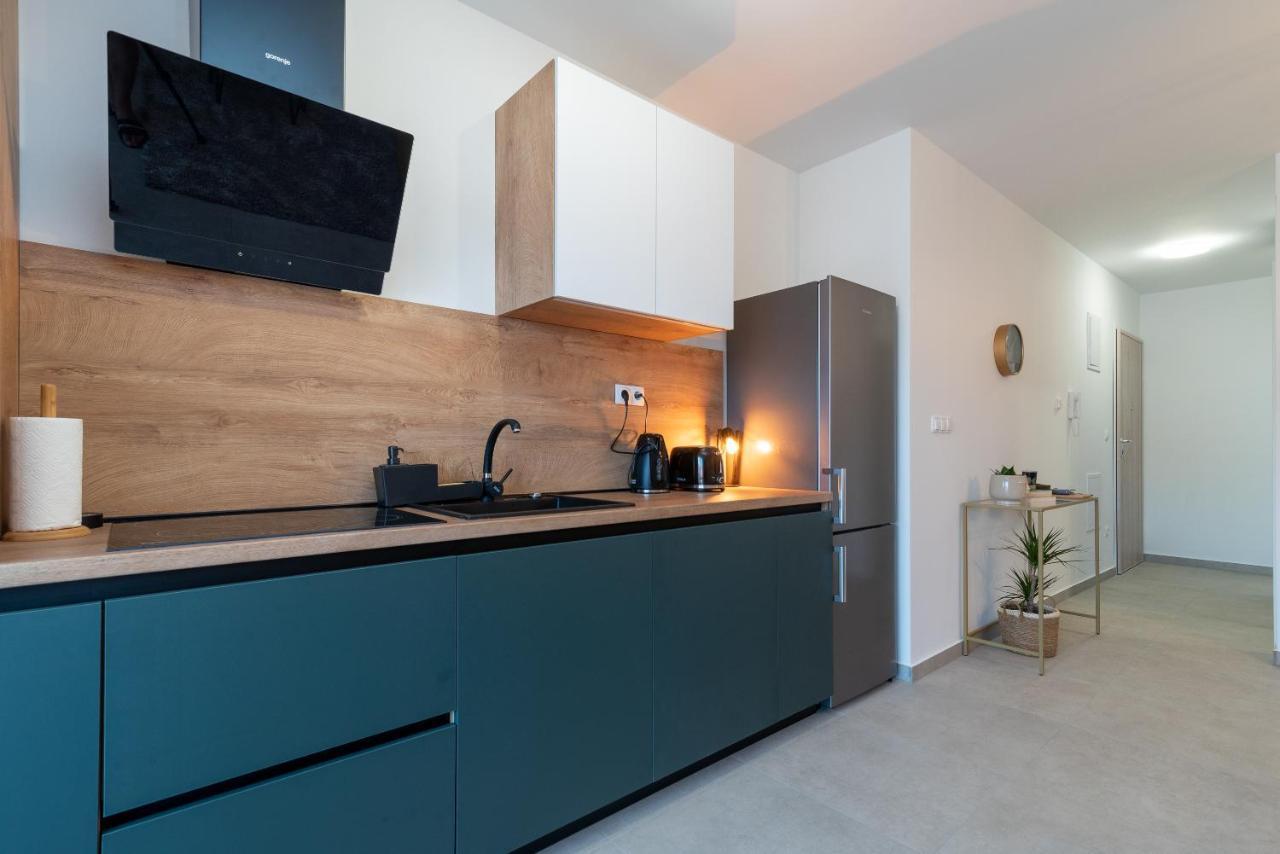 Kamarin Apartment โตรกีร์ ภายนอก รูปภาพ