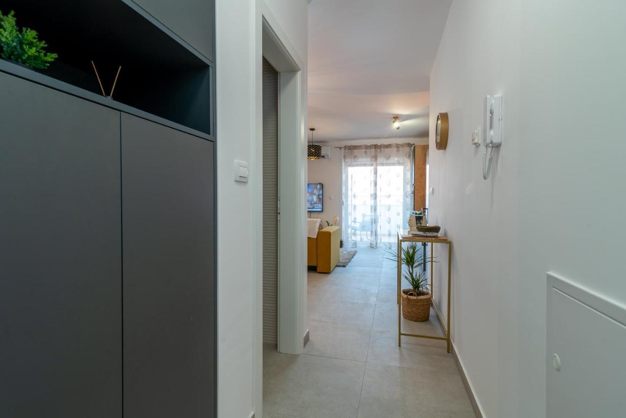 Kamarin Apartment โตรกีร์ ภายนอก รูปภาพ