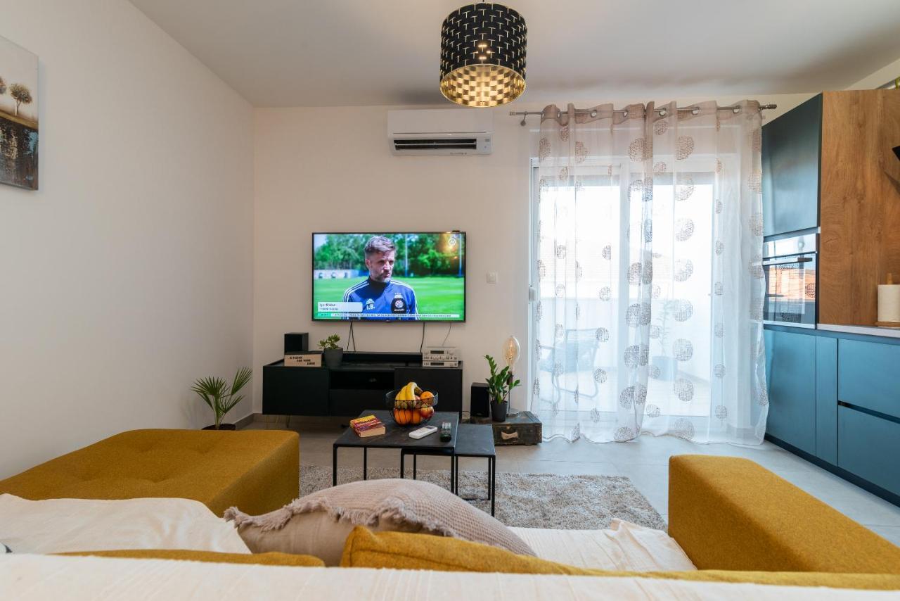 Kamarin Apartment โตรกีร์ ภายนอก รูปภาพ
