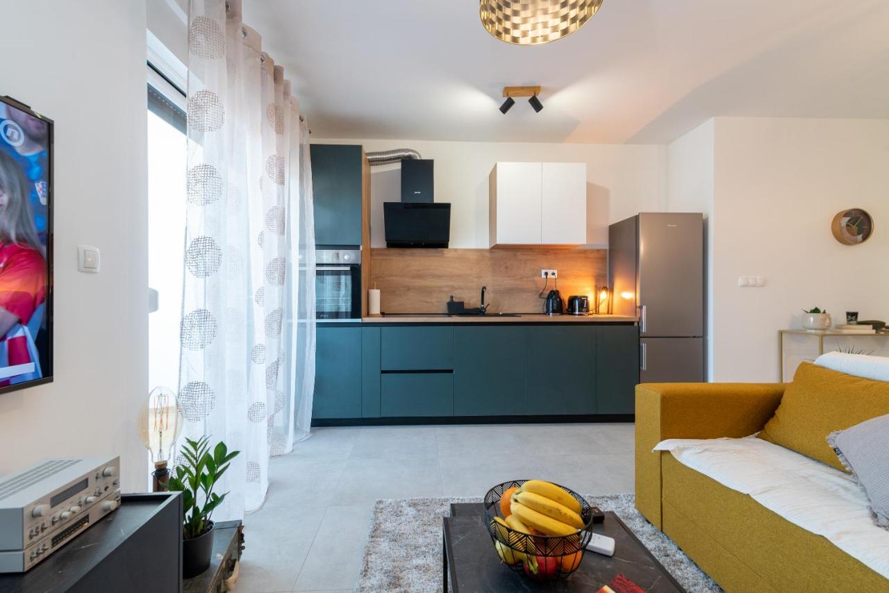 Kamarin Apartment โตรกีร์ ภายนอก รูปภาพ